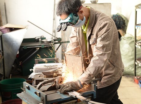 Material-Cutting